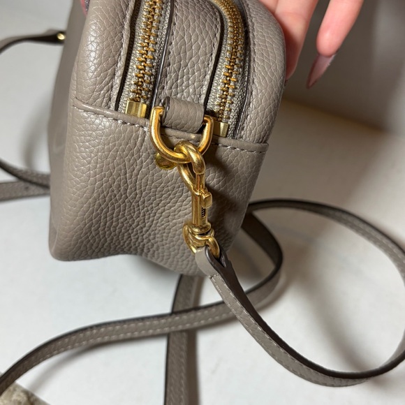 Tory Burch PERRY BOMBE Mini Shoulder Camera Bag GRAY HERON - Picture 4 of 7